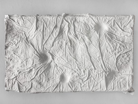 birth sleep sex cease gipsskulptur vägg wallsculpture plaster bed sheets lakan konstakademien 2020 kungliga konsthögskolan
